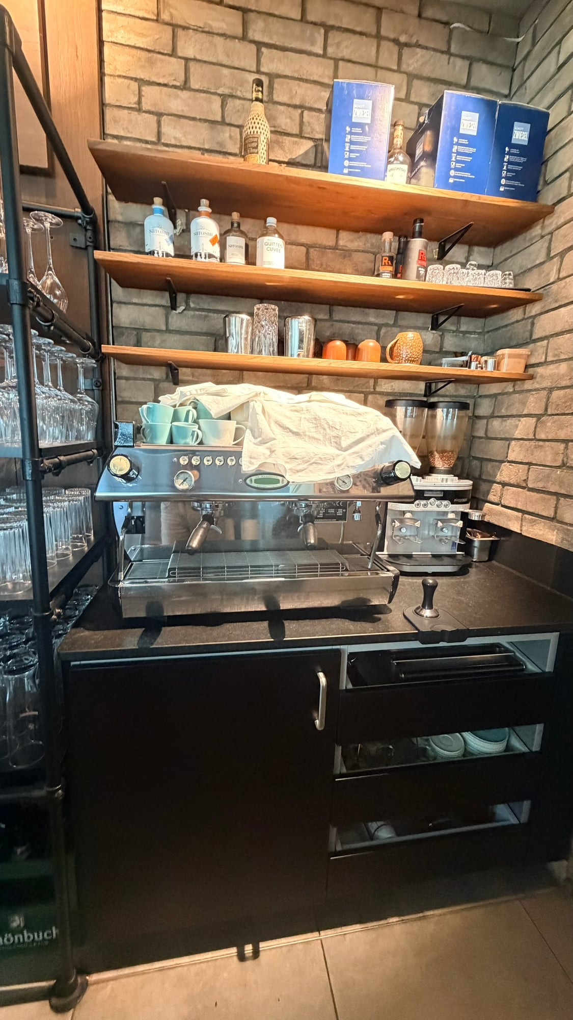 Nachfolge Restaurant Stuttgart, Verpachtung Stuttgart ,  – Stylish Restaurant - in the Centre of Fellbach /Stuttgart - Seeking Successor, Kaffeemaschine
