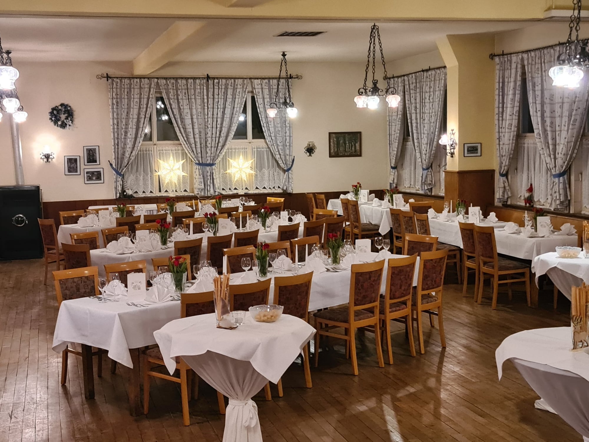 Gasthaus mit Biergarten in Neu-Ulm – Inn with beer garden in Neu-Ulm for lease – traditional Schlössle restaurant, Festsaal für 30 bis 130 Personen