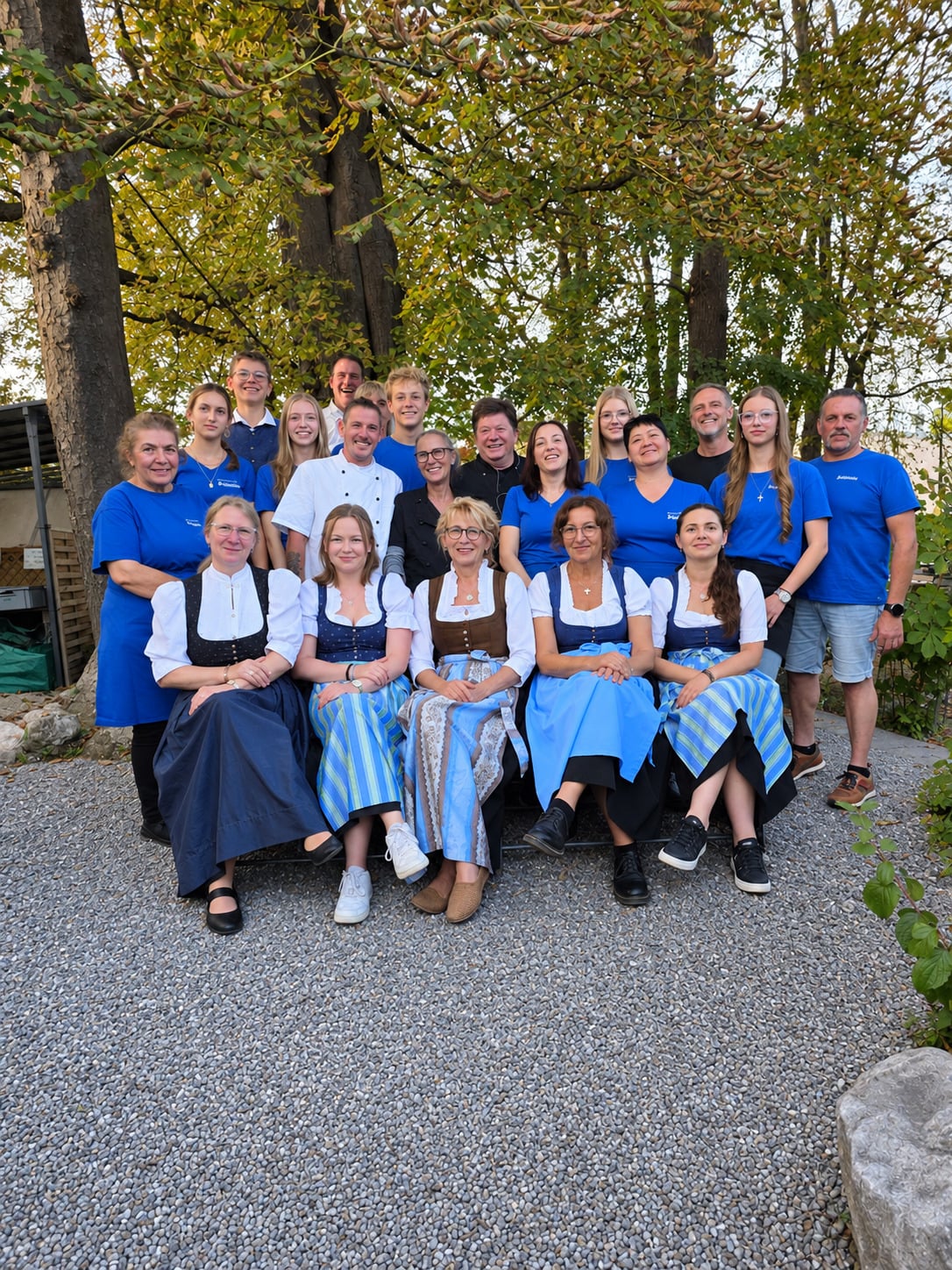 Gasthaus mit Biergarten in Neu-Ulm – Inn with beer garden in Neu-Ulm for lease – traditional Schlössle restaurant, Das eingespielte Schlössle-Team