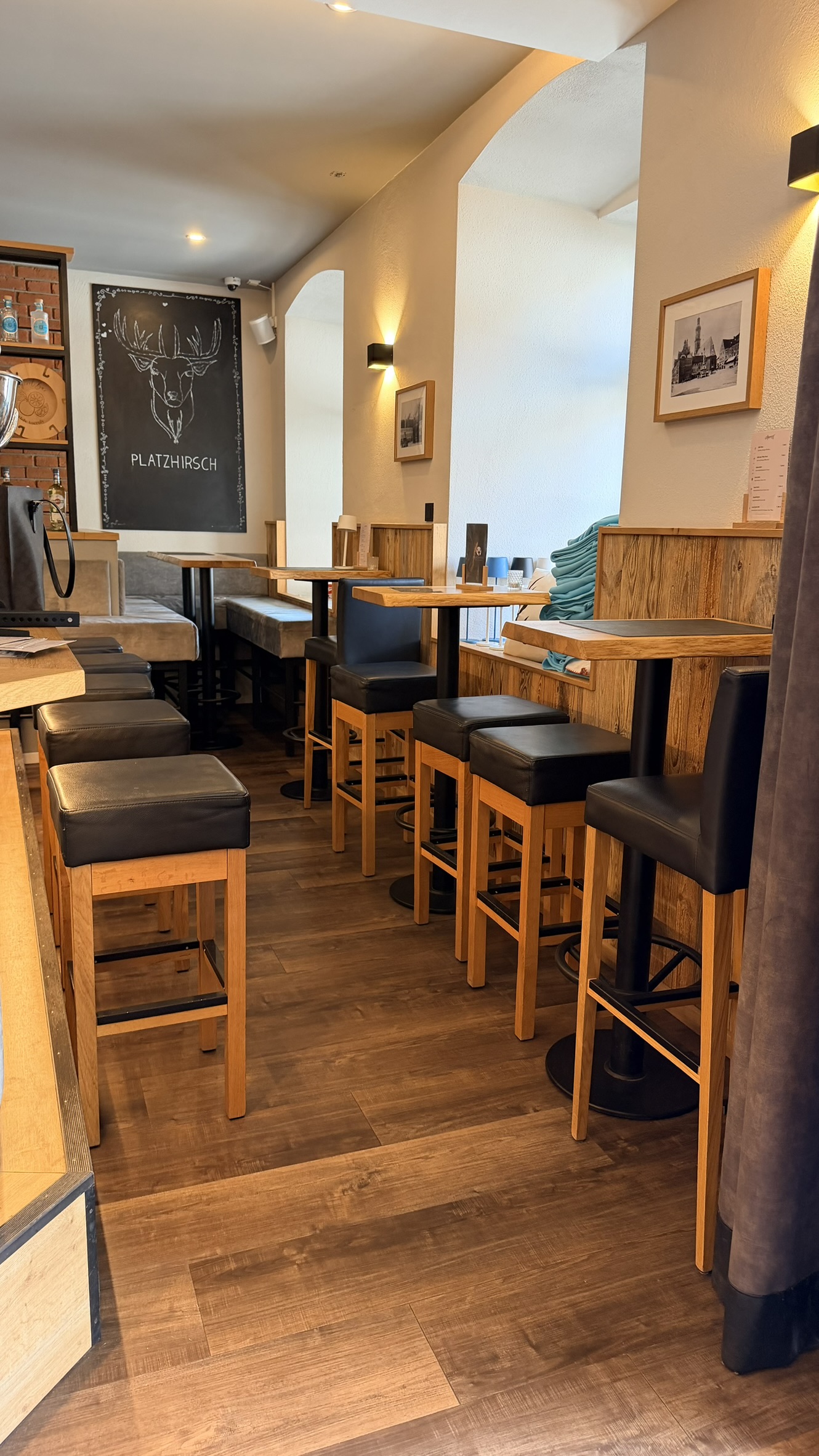 Bild 9 – Platzhirsch Freising for Lease – Succession on Marienplatz