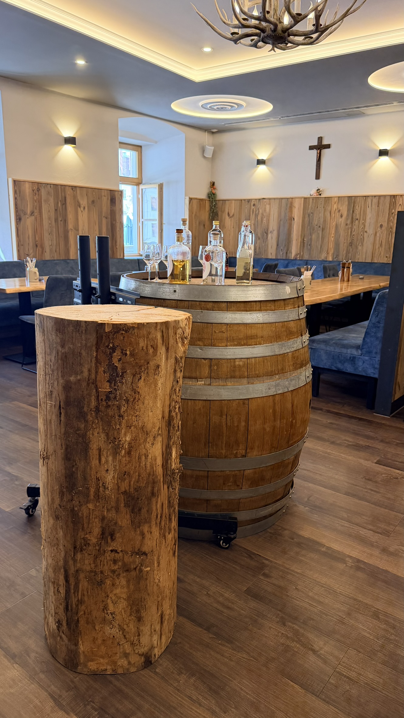 Bild 6 – Platzhirsch Freising for Lease – Succession on Marienplatz