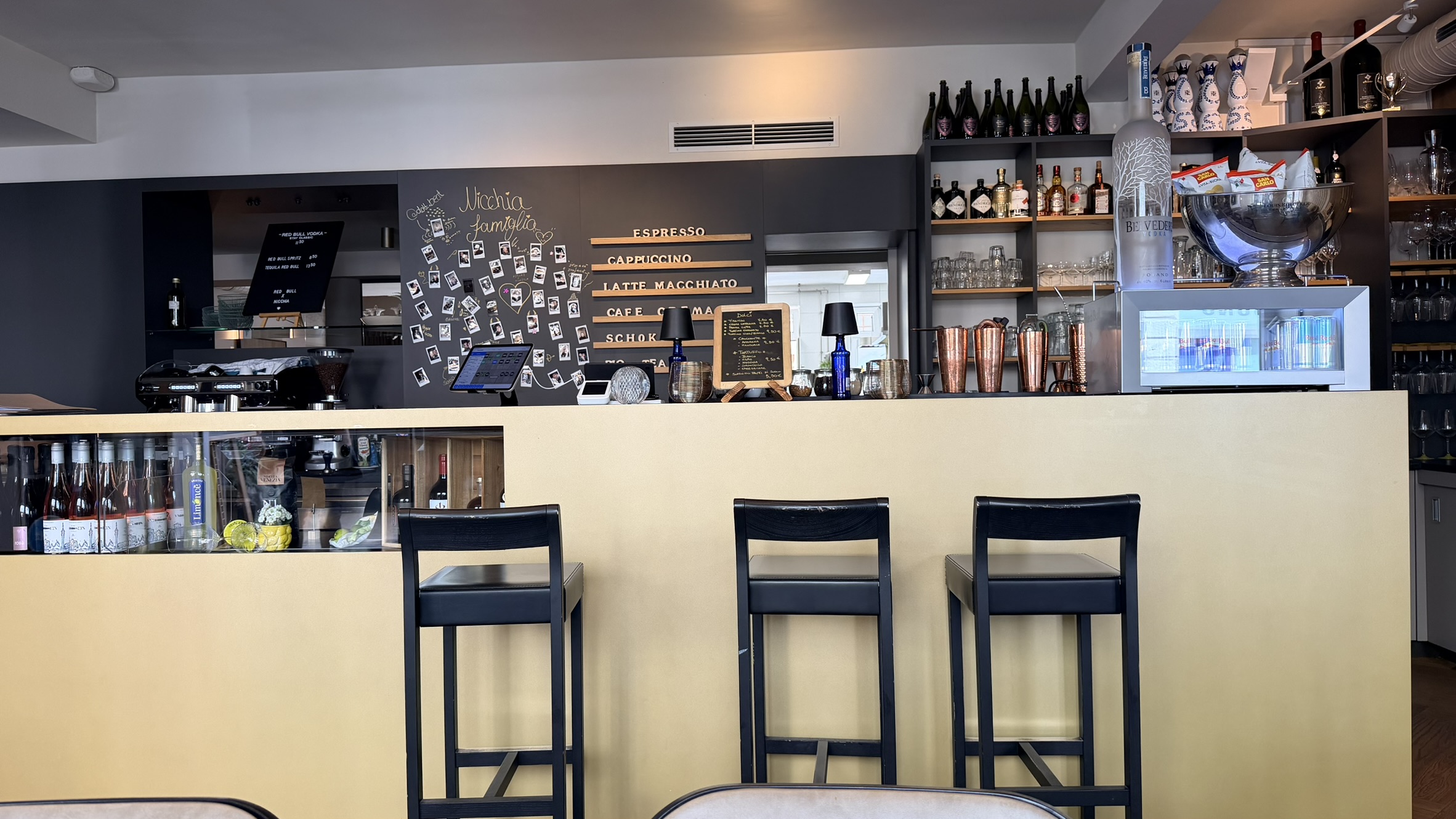 Theke – Nicchia – Restaurant · Bar · Showroom