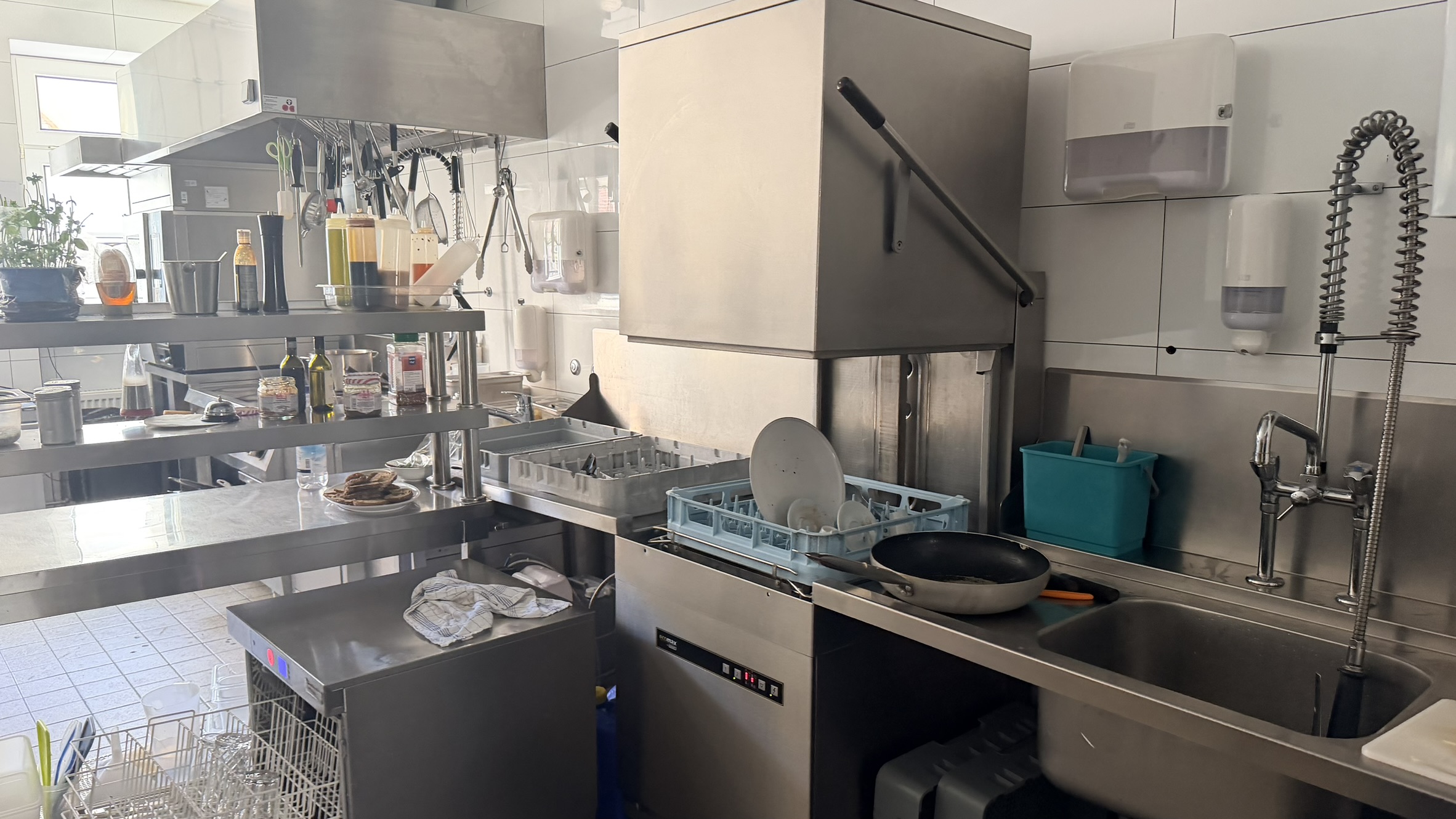 Spülmaschine – Nicchia – Restaurant · Bar · Showroom